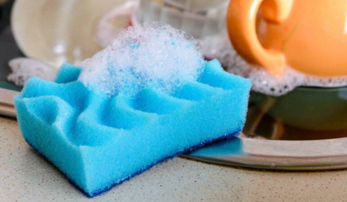 Как часто нужно менять губку для мытья посуды, можно ли ее чистить: мнение опытных хозяек