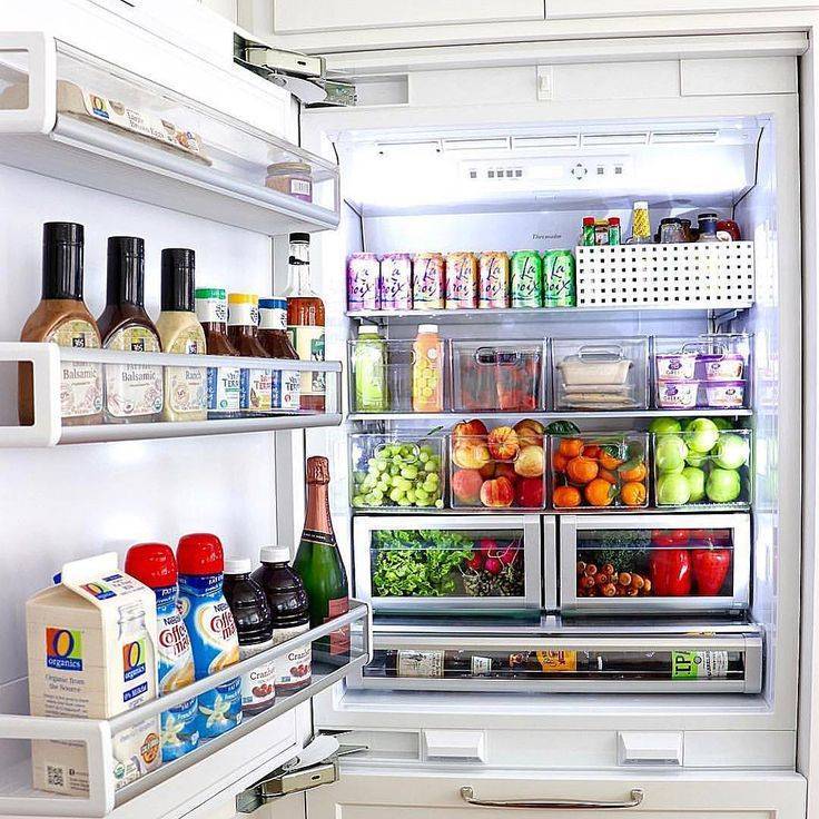Выстелить дно контейнеров с овощами и фруктами бумагой. идеи, как организовать пространство холодильника и морозилки