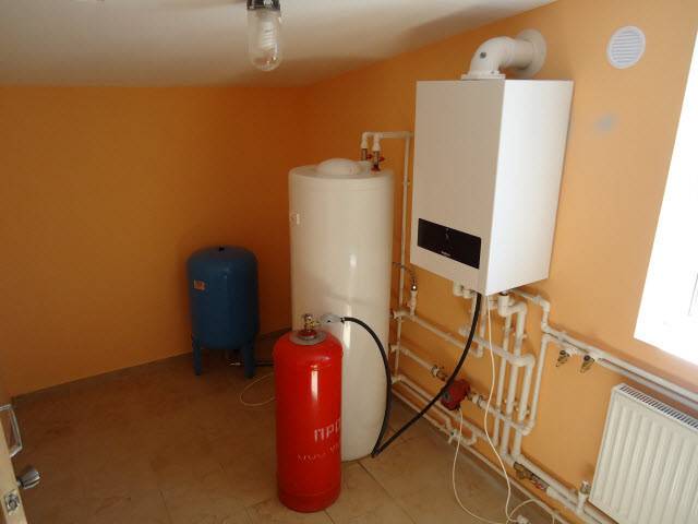 Бойлер для отопления частного дома, какой лучше: газовый или электробойлер