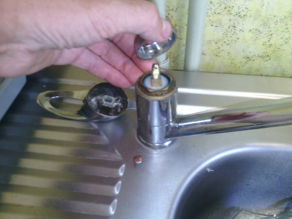 Ремонт гусака смесителя в ванной своими руками