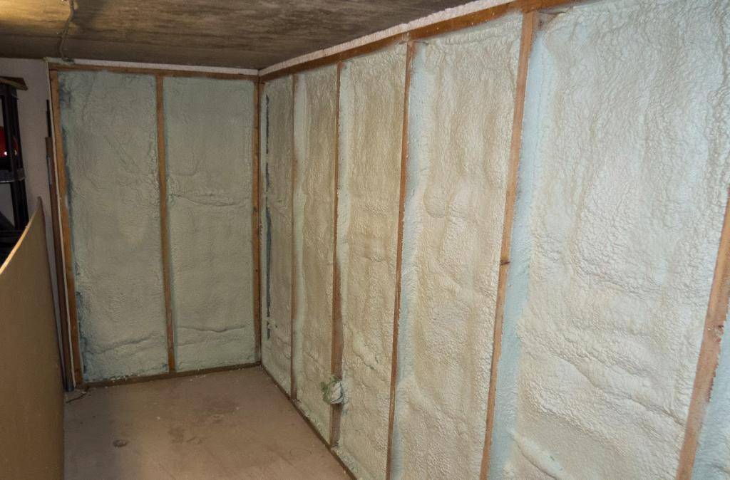 Как и чем утеплить стены изнутри в частном доме? утепление стен в квартире: борьба с холодной стеной