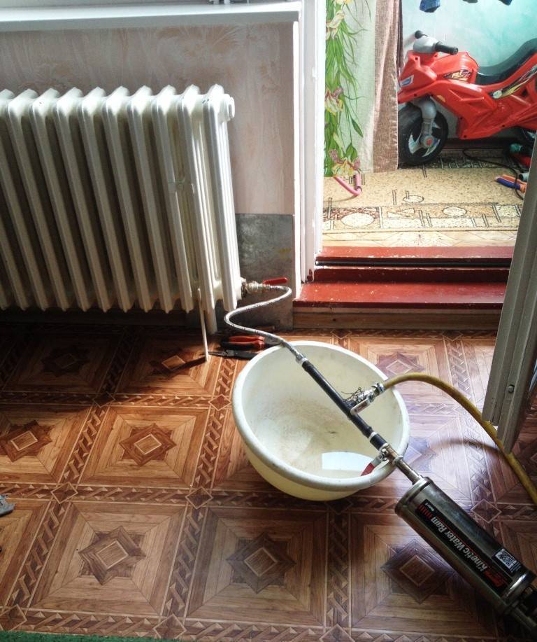 Чистка радиаторов отопления — чугунных батарей — способы и средства для очистки в домашних условиях