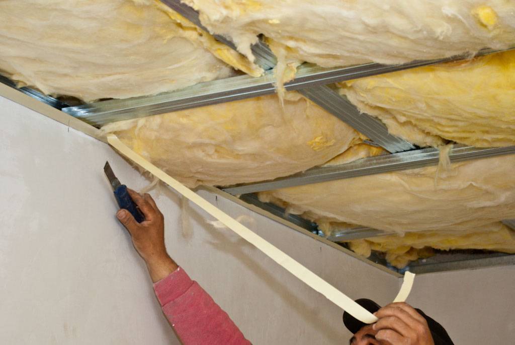 Как сделать утепление потолка в частном доме своими руками и не ошибиться с выбором утеплителя