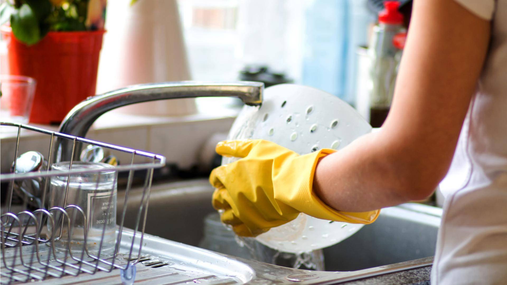 7 гениальных хитростей для тех, кто ненавидит мыть посуду