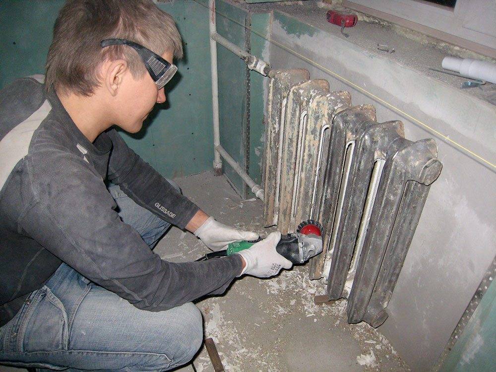 Как выполнить демонтаж радиатора отопления – различные варианты, как можно снять батарею