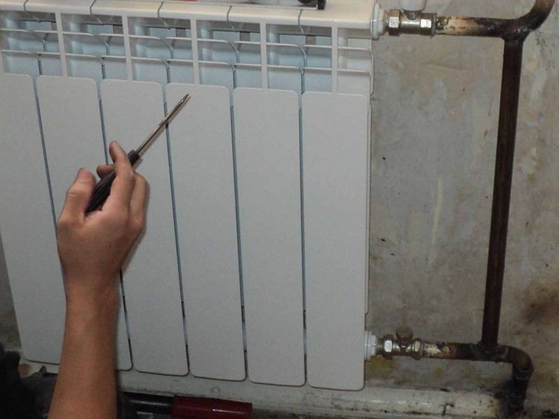 Установка биметаллических радиаторов отопления, как сделать монтаж своими руками, детали на фото и видео
