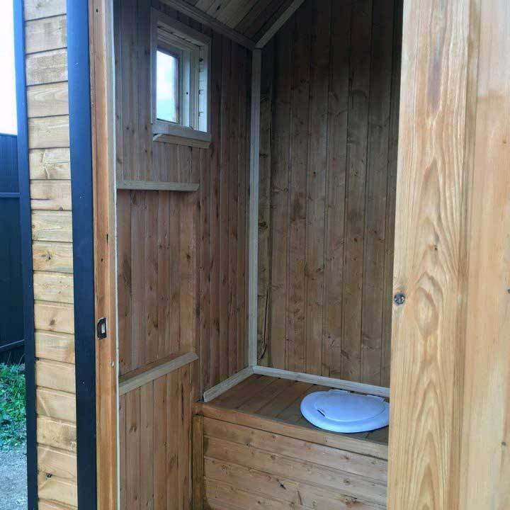 Теплый туалет в деревенском доме: как обогреть санузел на даче