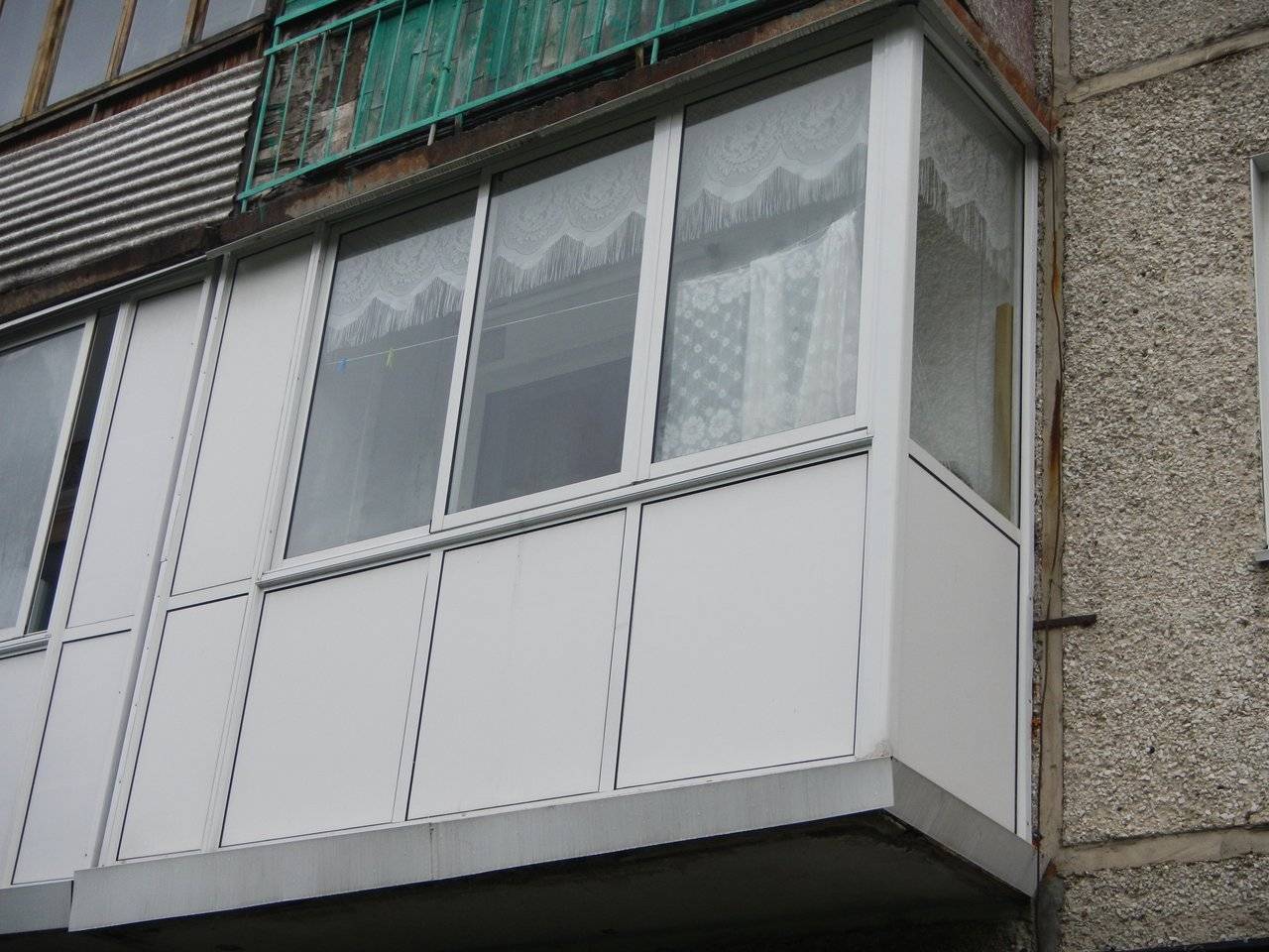 Как вставлять окна в сэндвич панели: монтаж окон в термопрофиль