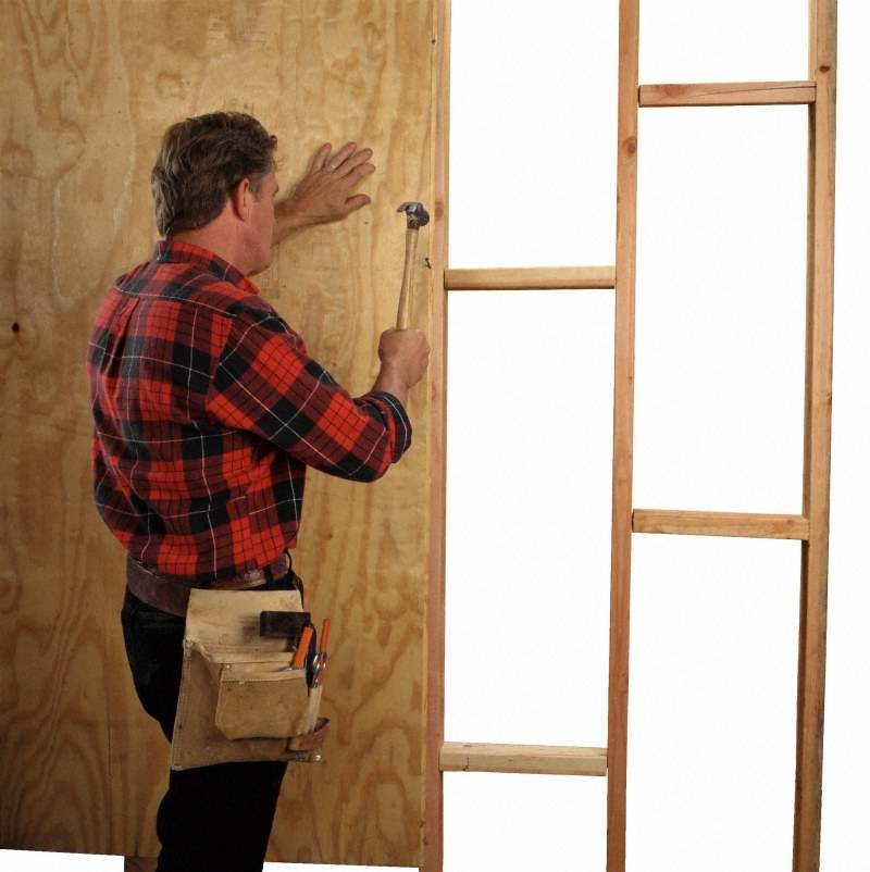 Как утеплять входные деревянные двери