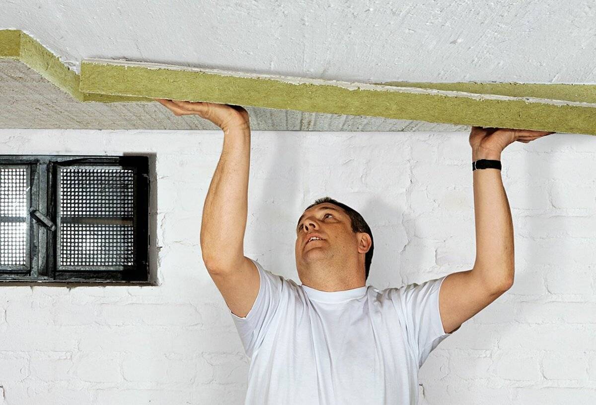 Как утеплить бетонный потолок: как сделать правильно своими руками для поверхности из плит, а также выровнять, оштукатурить, шпаклевать и покрасить изнутри?