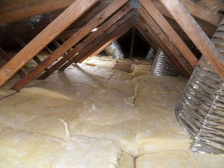 Чем лучше утеплить потолок в бане: природные и искусственные материалы