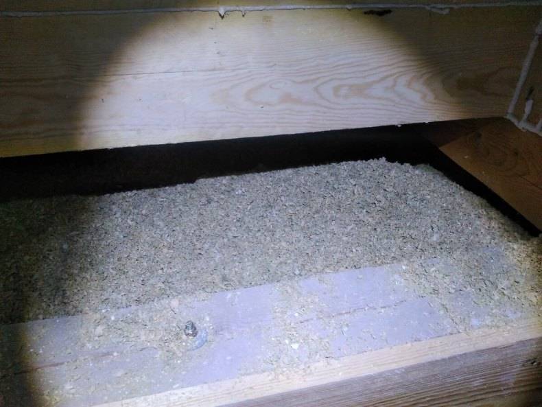 Как утеплить потолок опилками с цементом, известью в частном доме