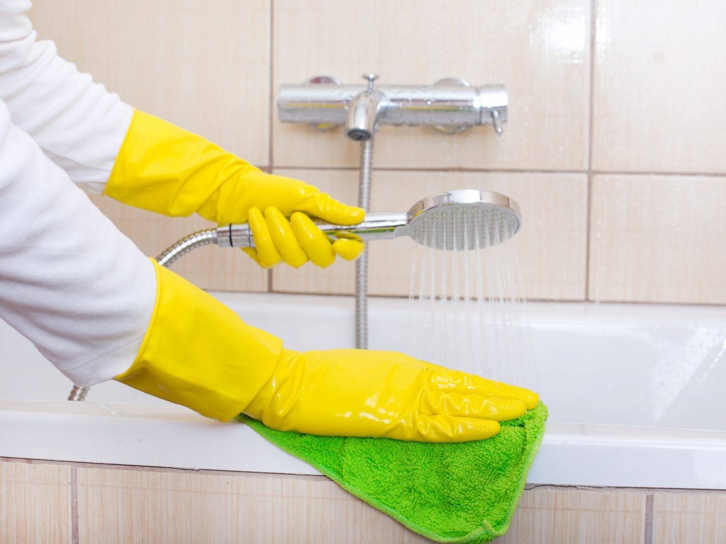 Чем помыть плитку в ванной чтобы блестела - домашние средства, народные рецепты и химия