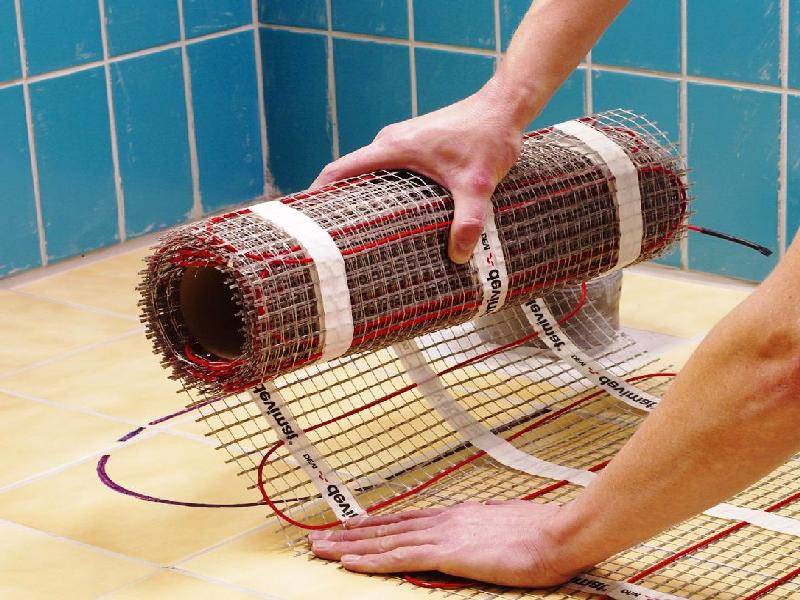Теплый пол в ванной под плитку: монтаж электрической и водяной системы своими руками