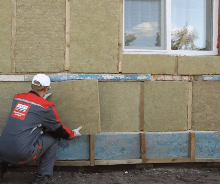 Обшивка дома сайдингом с утеплителем своими руками: как правильно крепить минвату и пеноплекс на стены снаружи (видео)