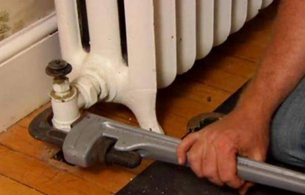 Как выполнить демонтаж радиатора отопления – различные варианты, как можно снять батарею