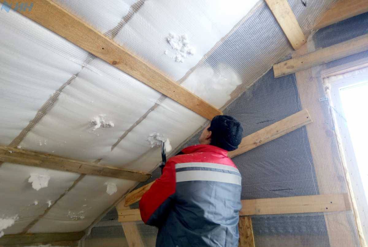Утепление мансарды изнутри, если крыша уже покрыта: порядок работ и полезные советы
