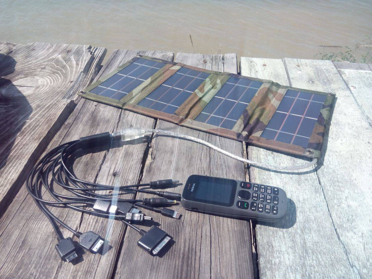 Обзор зарядных устройств и пауэрбанков на солнечных батареях | ichip.ru
