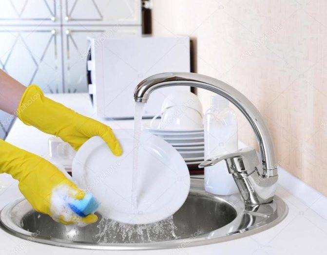 Как быстро помыть посуду руками: за 5 минут, если лень