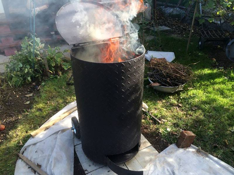 Печь для сжигания мусора на даче своими руками: чертежи с размерами, из кирпича, бочки, штрафы