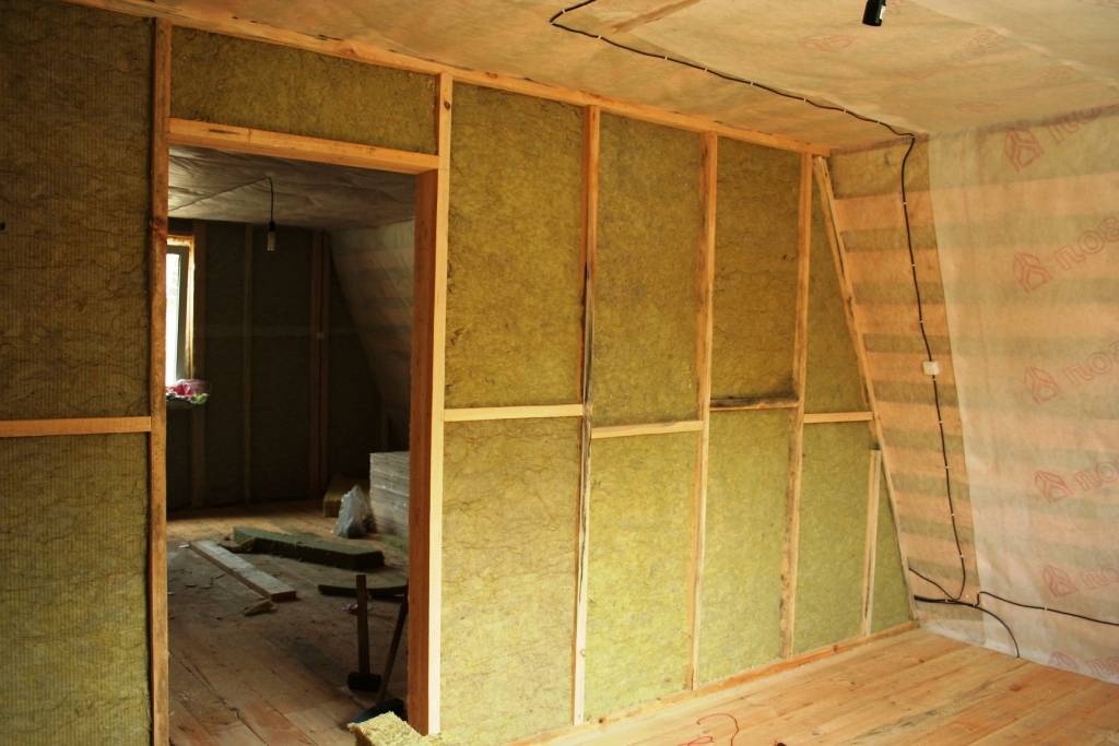 Используемые материалы при утеплении веранды в деревянном доме