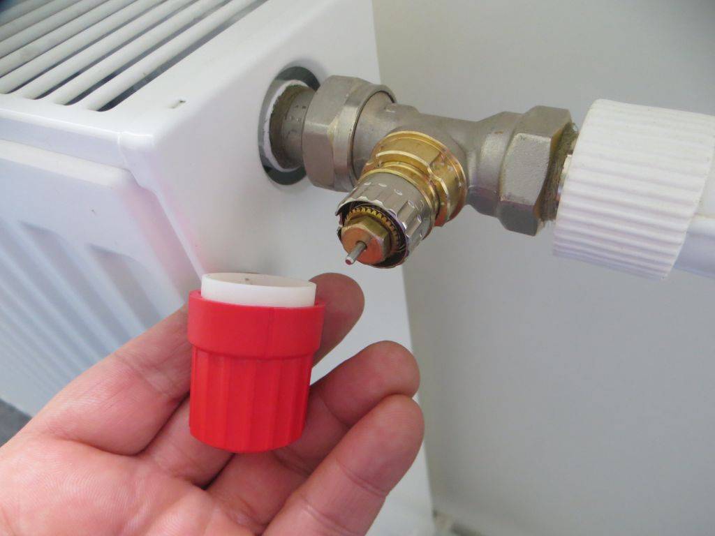 Как спустить воздух из батареи: действия, позволяющие развоздушить радиатор отопления в квартире