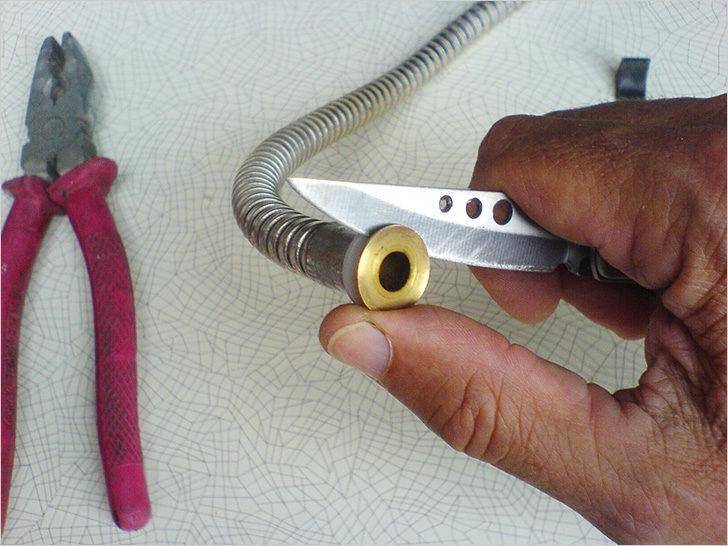 Как починить смеситель душа, если протекает его шланг? | онлайн-журнал о ремонте и дизайне