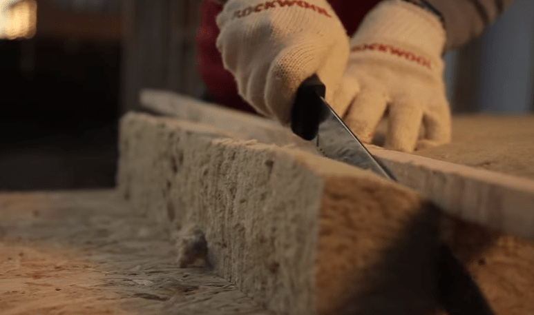 Как нарезать минеральную вату в рулоне