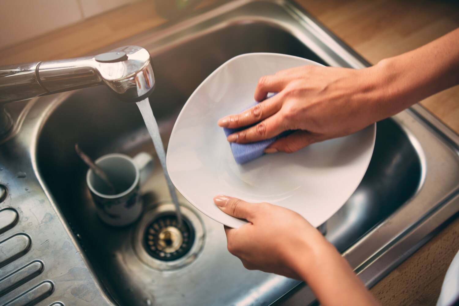Как быстро и правильно помыть посуду руками за 5 минут: способы, советы, народные методы