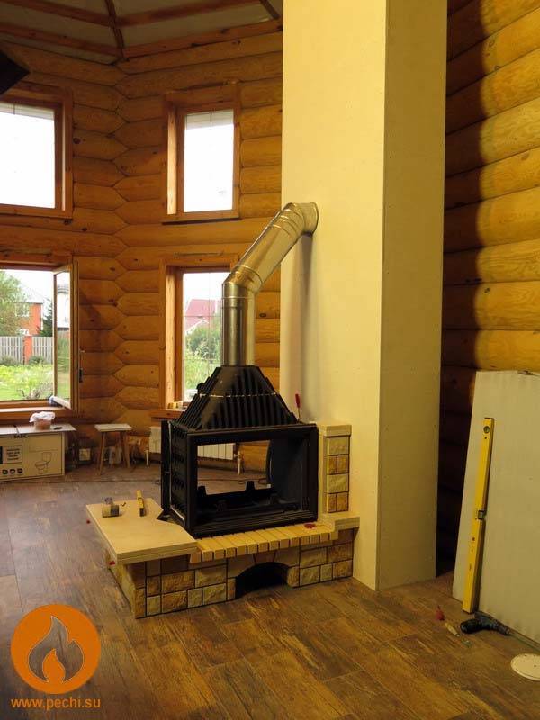 Печь в деревянном доме: установка каминов и монтаж, строительство, фото