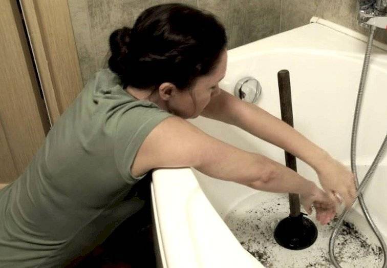 Что делать и как избежать появления засоров в канализационных трубах и быстро прочистить засор в канализации