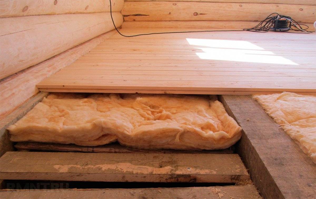 Как правильно утеплить пол в деревянном доме своими руками: инструкция