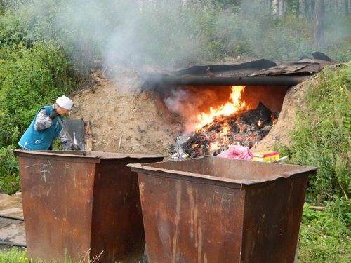 Как сжигать мусор без дыма на даче: правила безопасности