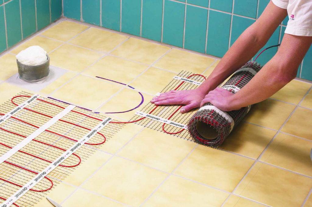 Теплый пол в ванной комнате - водяной и электрический